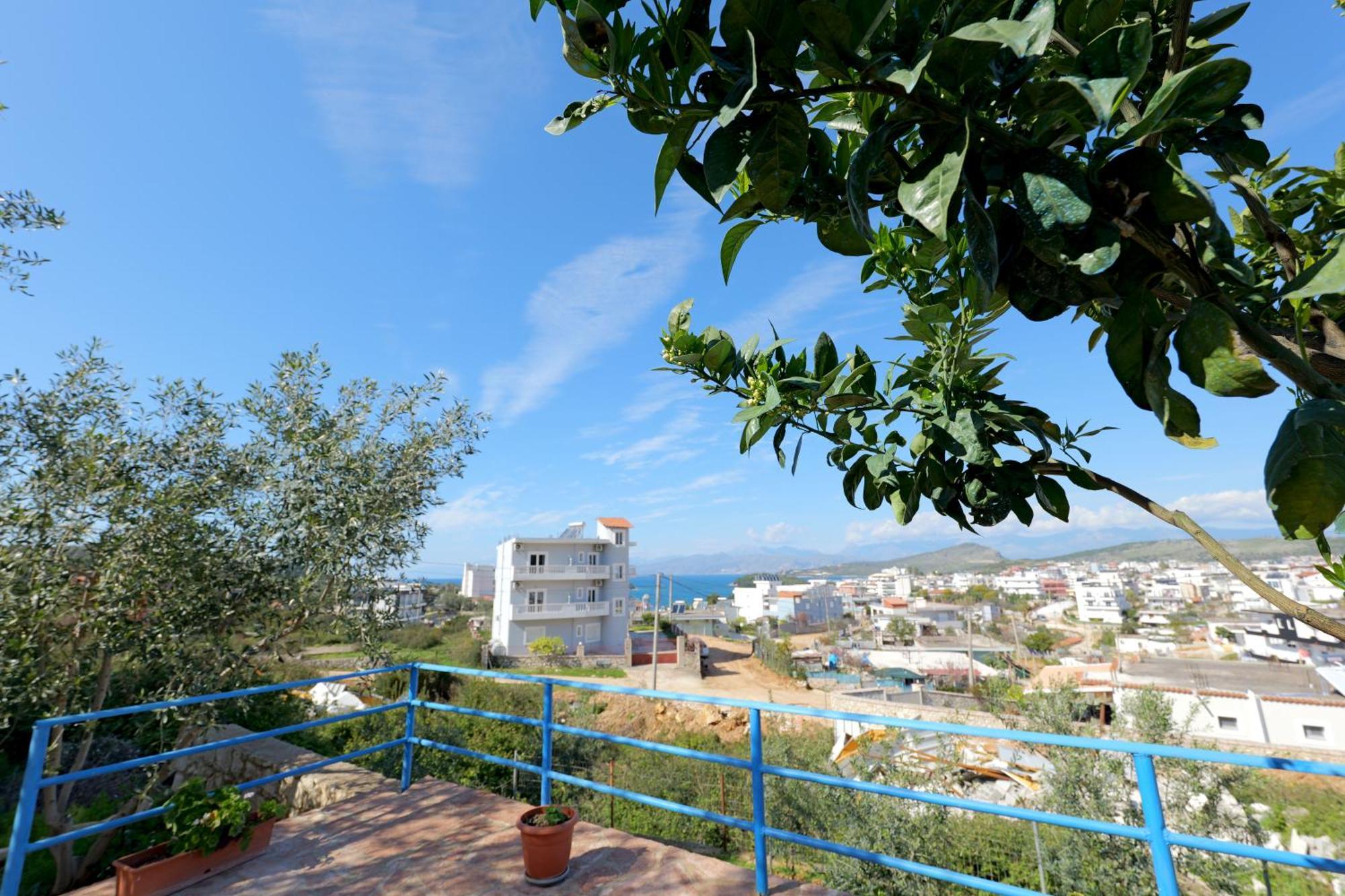 Guesthouse Blue Sky Ksamil Exterior foto